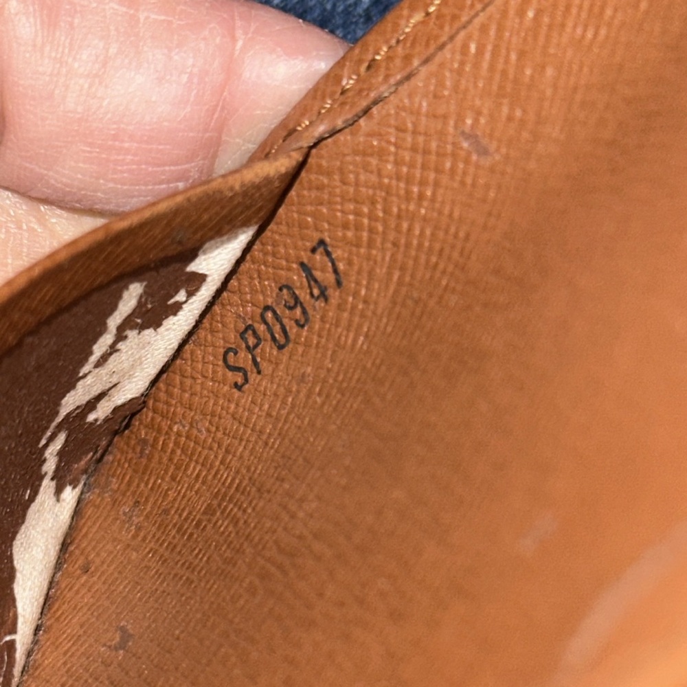 Louis Vuitton brown Taiga leather bifold - Picture 7 of 7